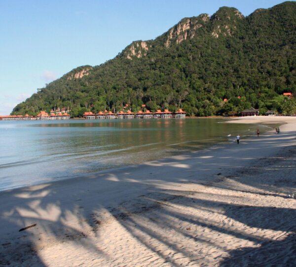 Malaysia’s beaches offer pristine sands, crystal-clear waters, and breathtaking scenery. Langkawi, Perhentian, and Tioman Islands attract tourists with snorkeling, diving, and luxury resorts. These tropical paradise provide perfect relaxation, adventure, and stunning sunsets, making Malaysia a top beach destination in Southeast Asia.