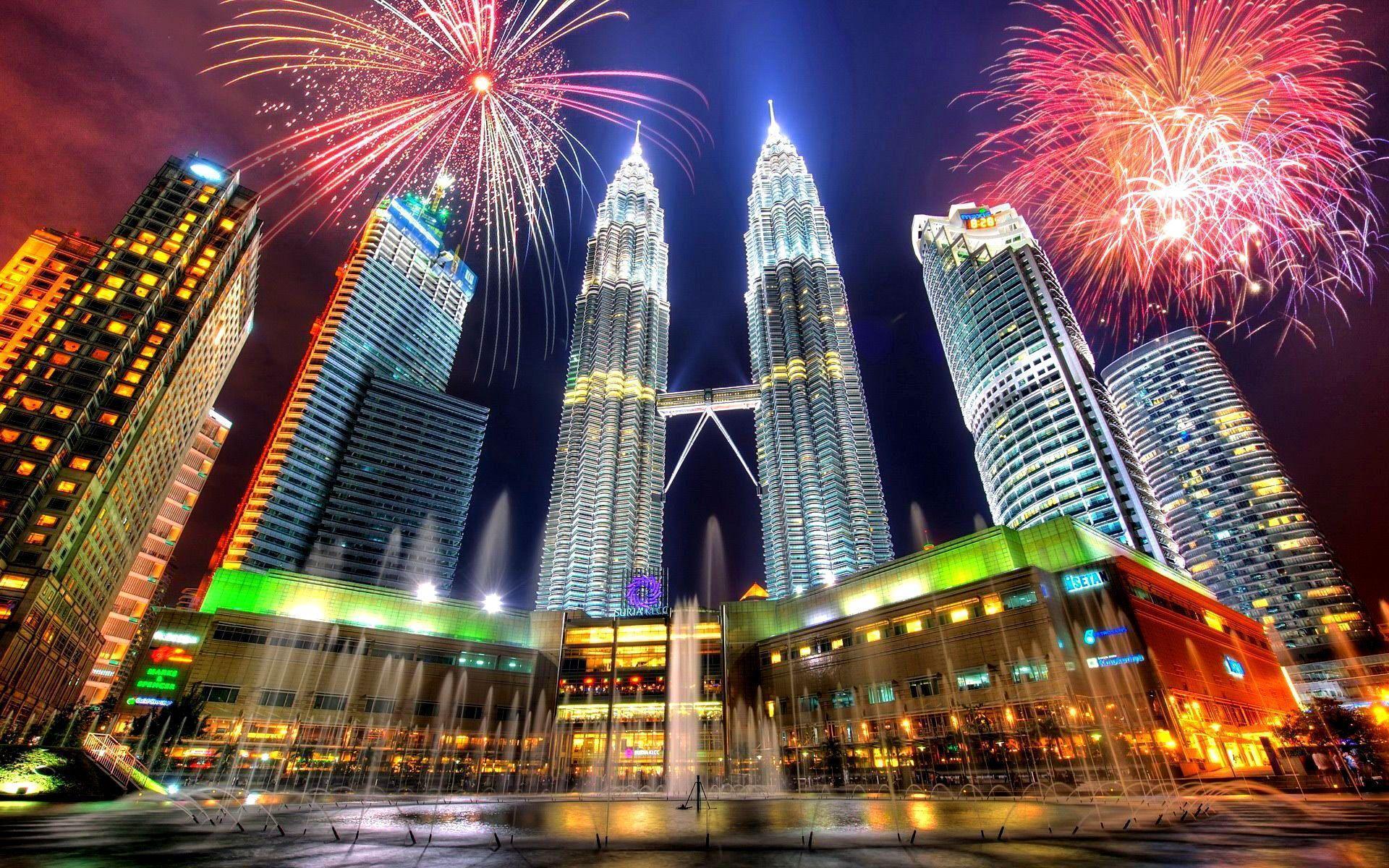 Dubai offers a luxurious tourism experience with iconic landmarks like the Burj Khalifa, Palm Jumeirah, and Dubai Mall. Enjoy desert safaris, stunning beaches and world-class shopping. A blend of modernity and tradition, it’s a must-visit destination for travelers.