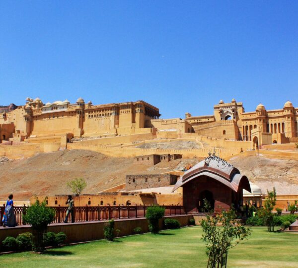 Ranthambore Fort, s UNESCO-listed heritage site, stands majestically within Ranthambore National Park. Dating back to the 10th century, it offers stunning view, ancient temples and rich history. A must-visit for history lovers, photographers and travelers exploring Rajasthan’s royal past.