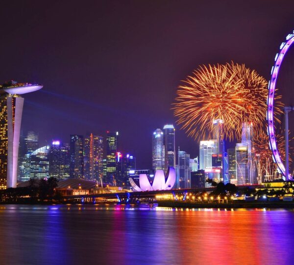 Singapore’s fantasy parks offer magical experiences for all ages. Visit Universal Studios Singapore for thrilling rides, Adventure Cove Waterpark for aquatic fun, and Haw Par Villa for mythical legends. These themed attractions provide immersive adventures, perfect for family-friendly entertainment and exploration.