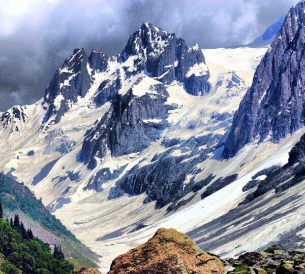 The mountains of Jammu & Kashmir offer breathtaking landscapes, adventure, and tranquility. From the snow-clad Himalayas to scenic valleys like Gulmarg and Sonmarg, tourists enjoy trekking, skiing, and panoramic views, making it a paradise for nature lovers and adventure seekers alike.