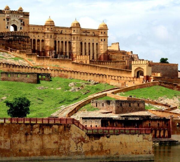 Rajasthan’s majestic forts, including Amer, Mehrangarh, and Jaisalmer Fort, showcase India’s royal heritage. These architectural wonders attract tourists with their grand palaces, intricate carvings, and panoramic views. Rich history, cultural performances, and museum exhibits make them must-visit destinations in India.
